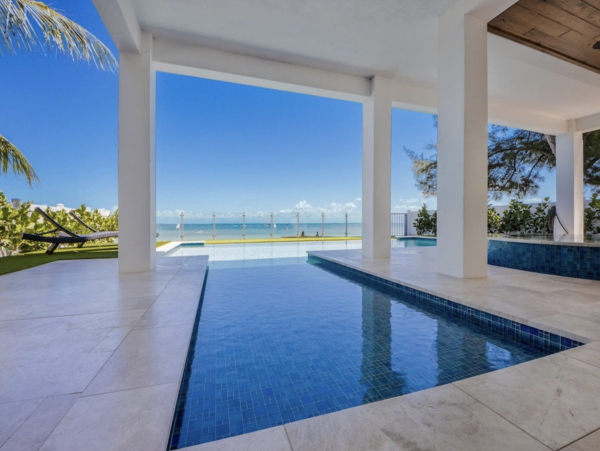 Luxe Rental Located between City Pier and Rod N Reel Pier